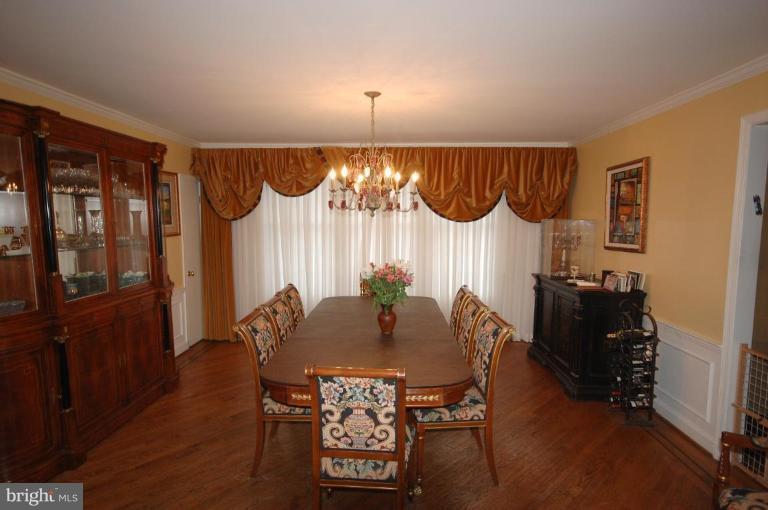 3226 Fallstaff Road Baltimore, MD 21209 - Photo 6 of 20 Dining Room