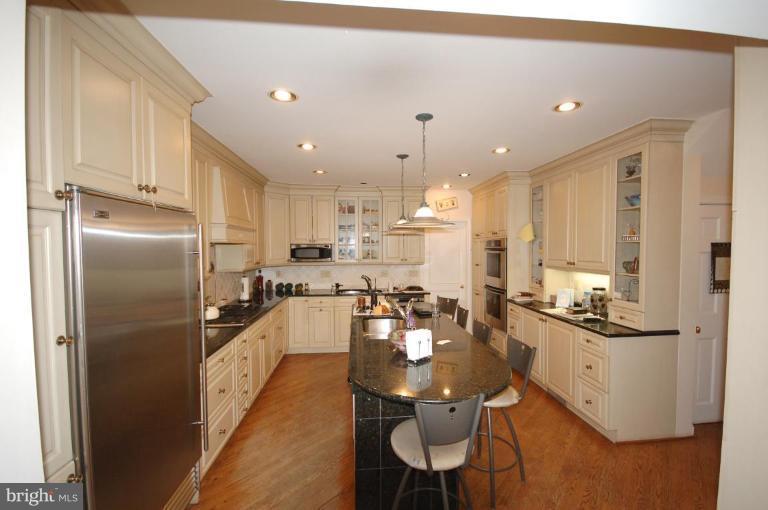 3226 Fallstaff Road Baltimore, MD 21209 - Photo 7 of 20 Kitchen