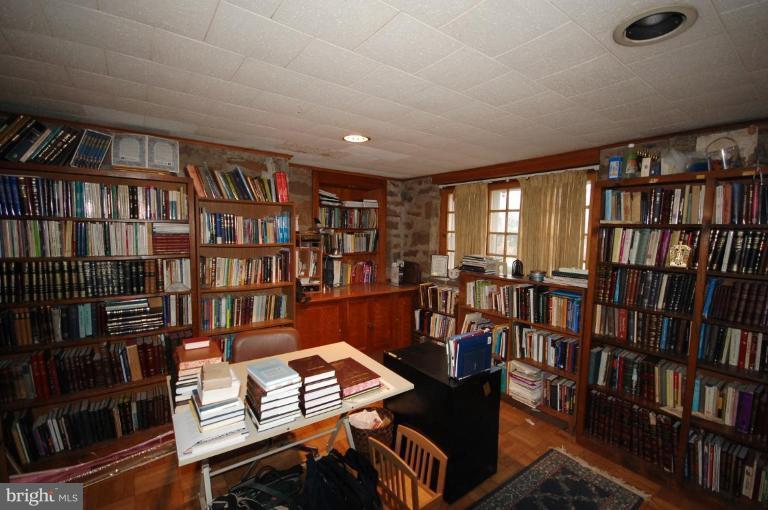 3226 Fallstaff Road Baltimore, MD 21209 - Photo 9 of 20 Library