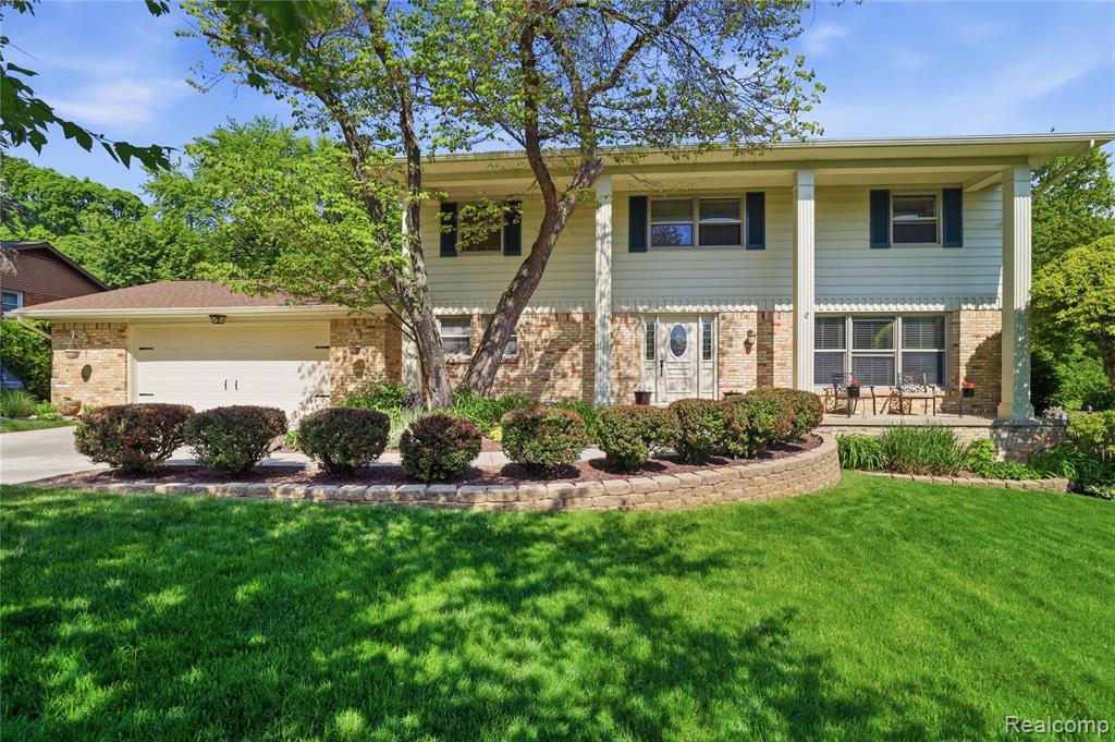 6211 Kings Scepter Road Grand Blanc, MI 48439 - Photo 1 of 82