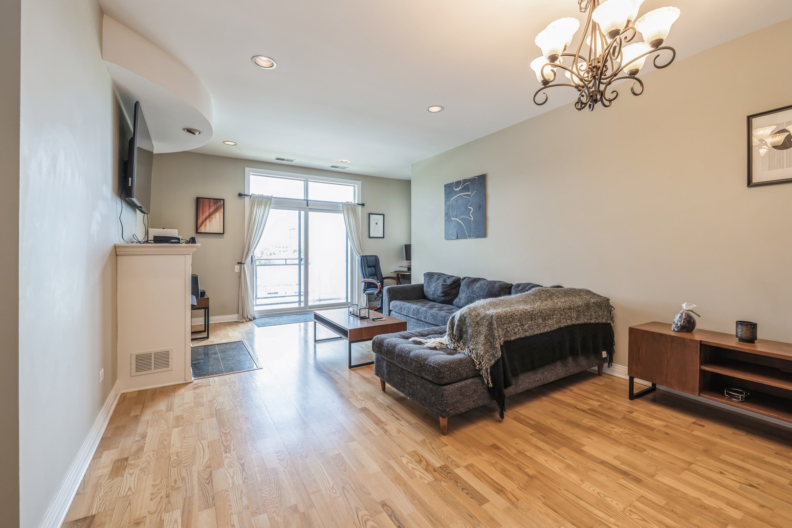 950 West Huron Street, Unit 402 Chicago, IL 60642 - Photo 3 of 11