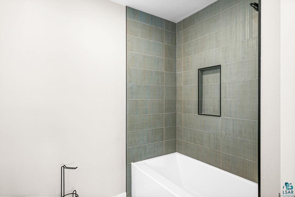2236 Hoover Street Duluth, MN 55811 - Photo 33 of 52 Bathroom with tub / shower combination