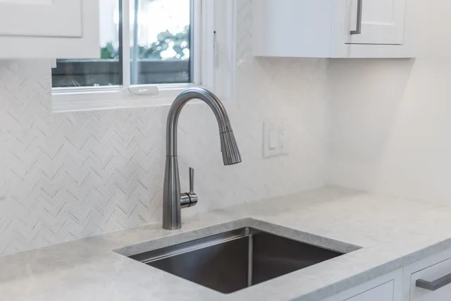 a close view of sink and tap