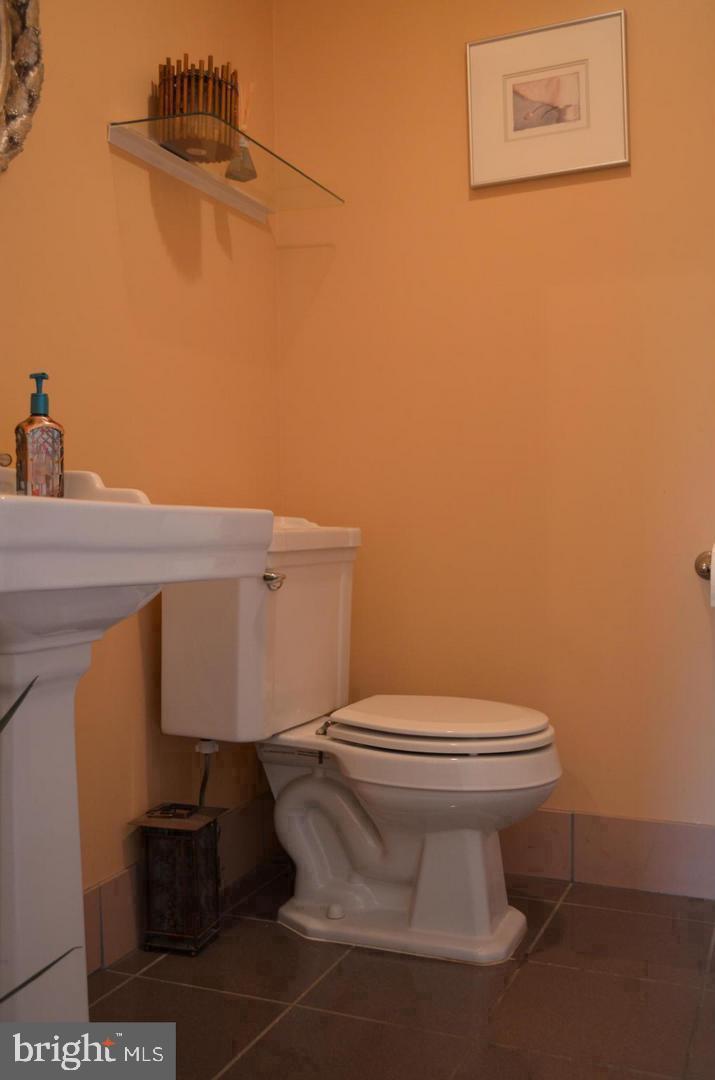1048 Utterback Store Road Great Falls, VA 22066 - Photo 13 of 35 Gallery Image 13
