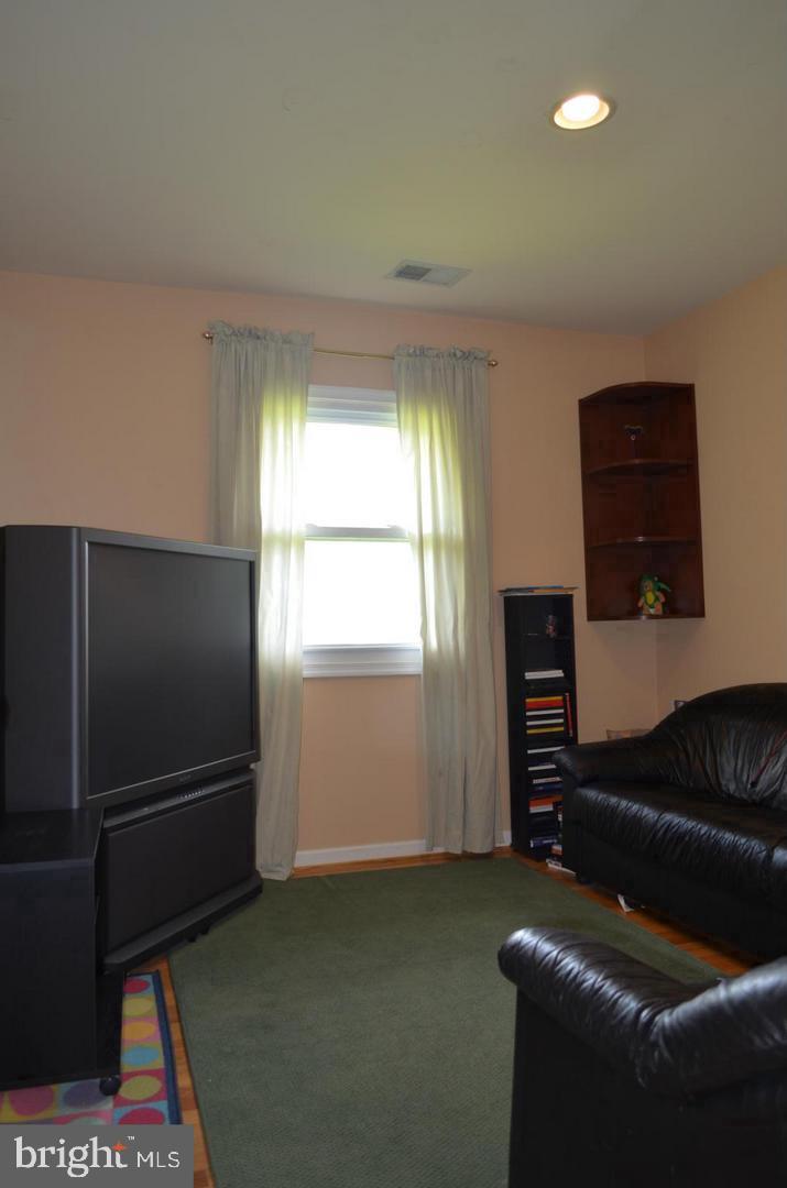 1048 Utterback Store Road Great Falls, VA 22066 - Photo 21 of 35 Gallery Image 21