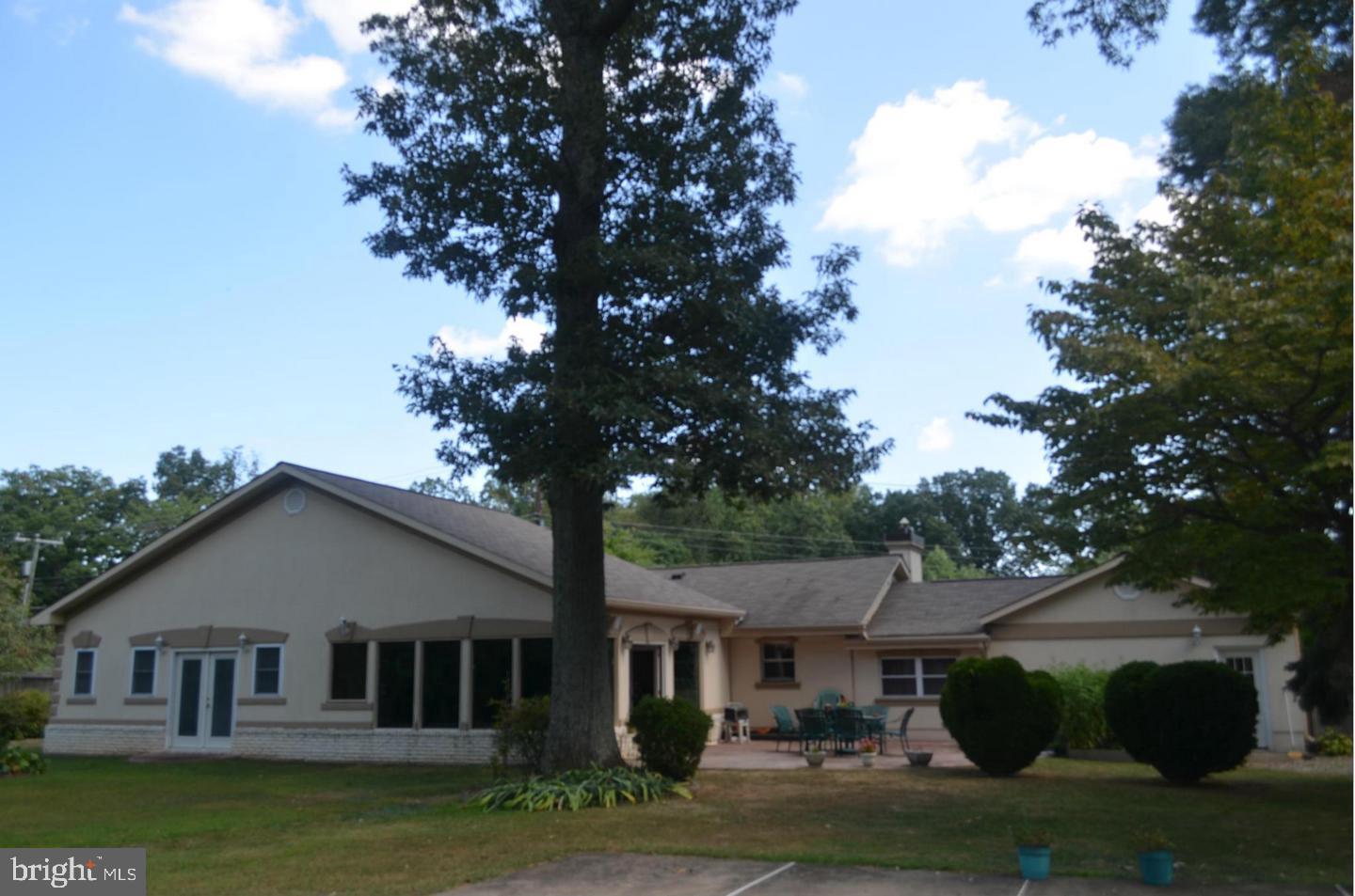 1048 Utterback Store Road Great Falls, VA 22066 - Photo 4 of 35 Gallery Image 4