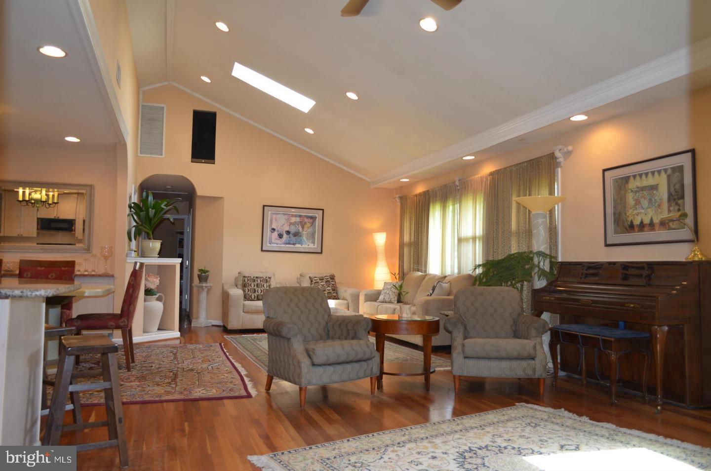 1048 Utterback Store Road Great Falls, VA 22066 - Photo 6 of 35 Gallery Image 6