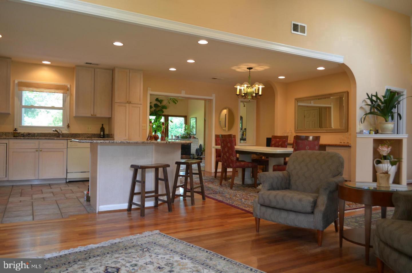 1048 Utterback Store Road Great Falls, VA 22066 - Photo 8 of 35 Gallery Image 8