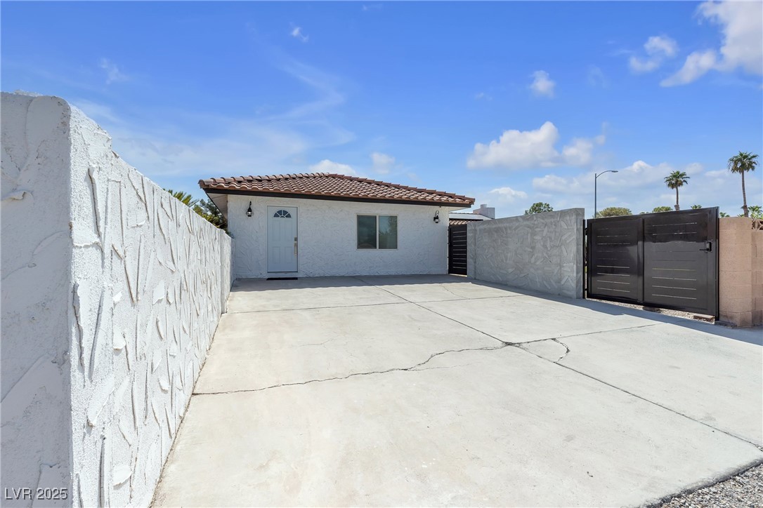 1780 Westwind Road Las Vegas, NV 89146 - Photo 18 of 61 1B.R. & 1Ba. Casita w/Private Entrance offers R/V Boat parking