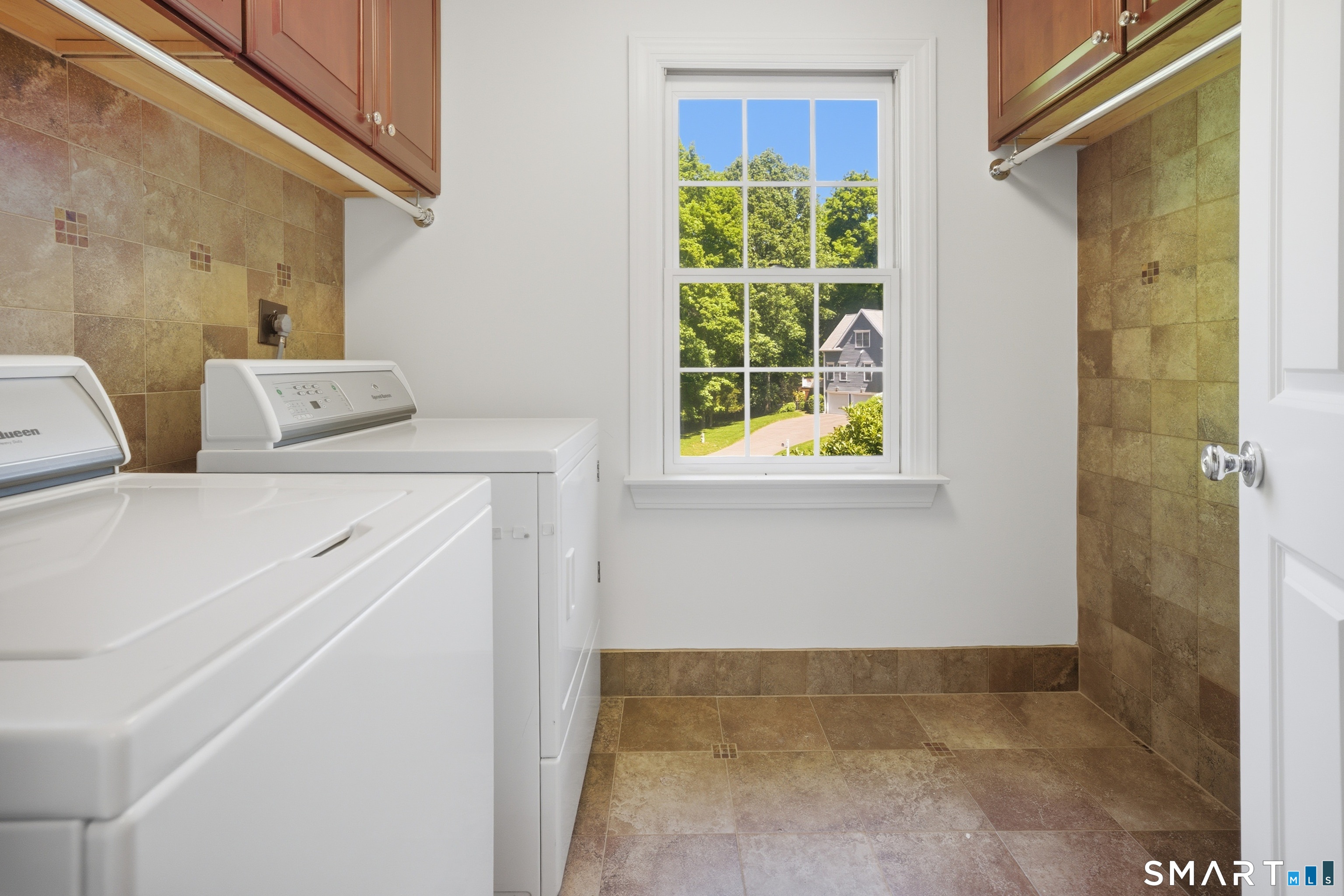 254 Sherwood Farm Road Fairfield, CT 06824 - Photo 20 of 36