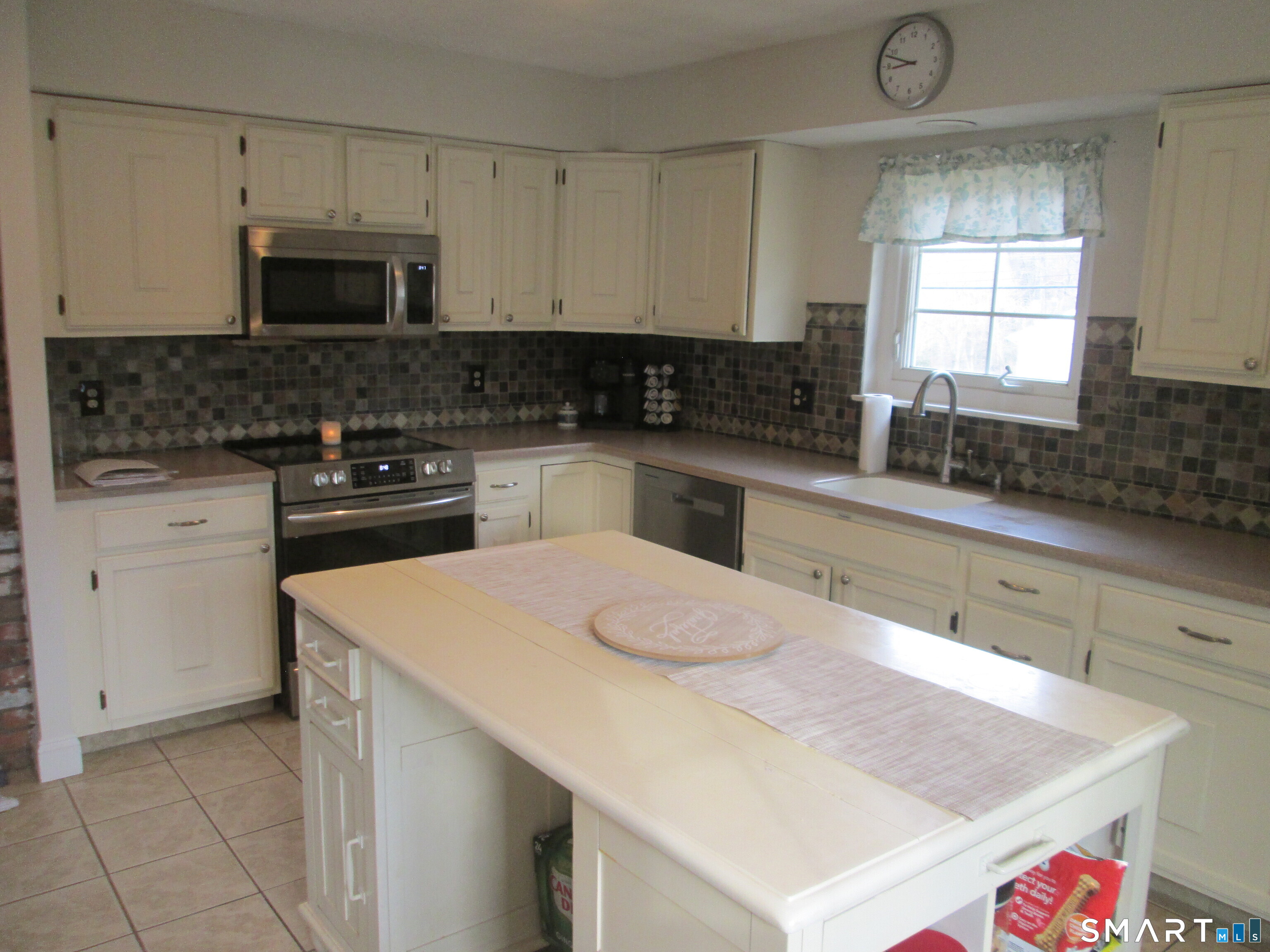 107 Country Club Road Cheshire, CT 06410 - Photo 7 of 40