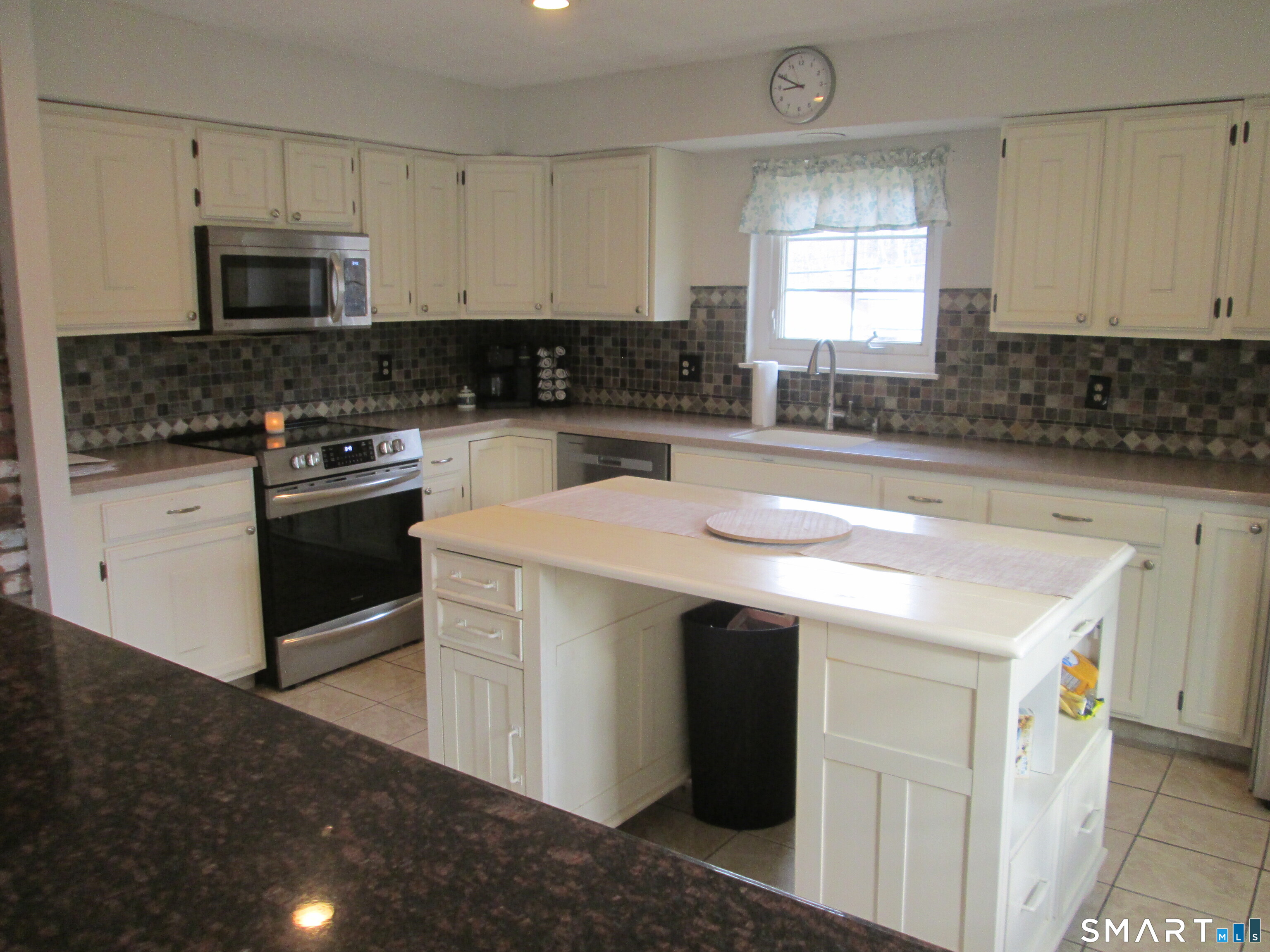 107 Country Club Road Cheshire, CT 06410 - Photo 8 of 40