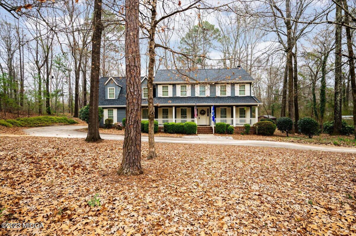 347 Castlegate Road Macon, GA 31210 - Photo 1 of 34 a front view of a house with a yard