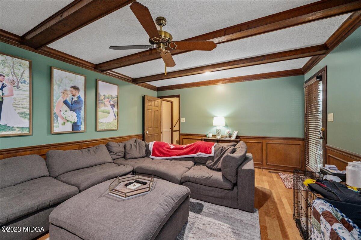 347 Castlegate Road Macon, GA 31210 - Photo 12 of 34 a living room with furniture and a flat screen tv