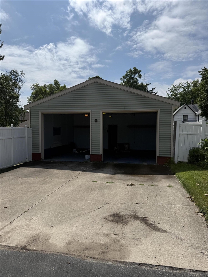 645 State Street Adrian, MI 49221 - Photo 29 of 30 Gallery Image 29