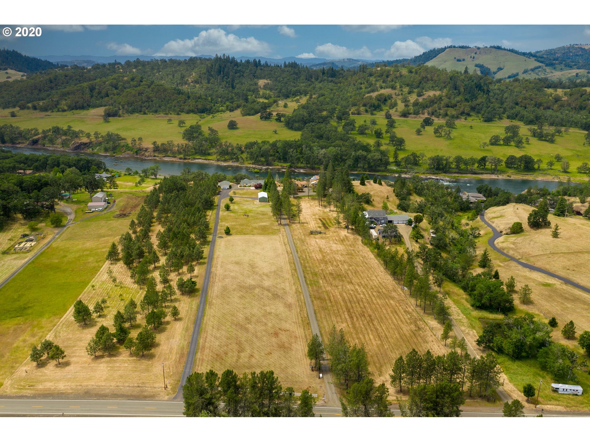7447 North Bank Road Roseburg, OR 97470 - Photo 2 of 32 Gallery Image 2