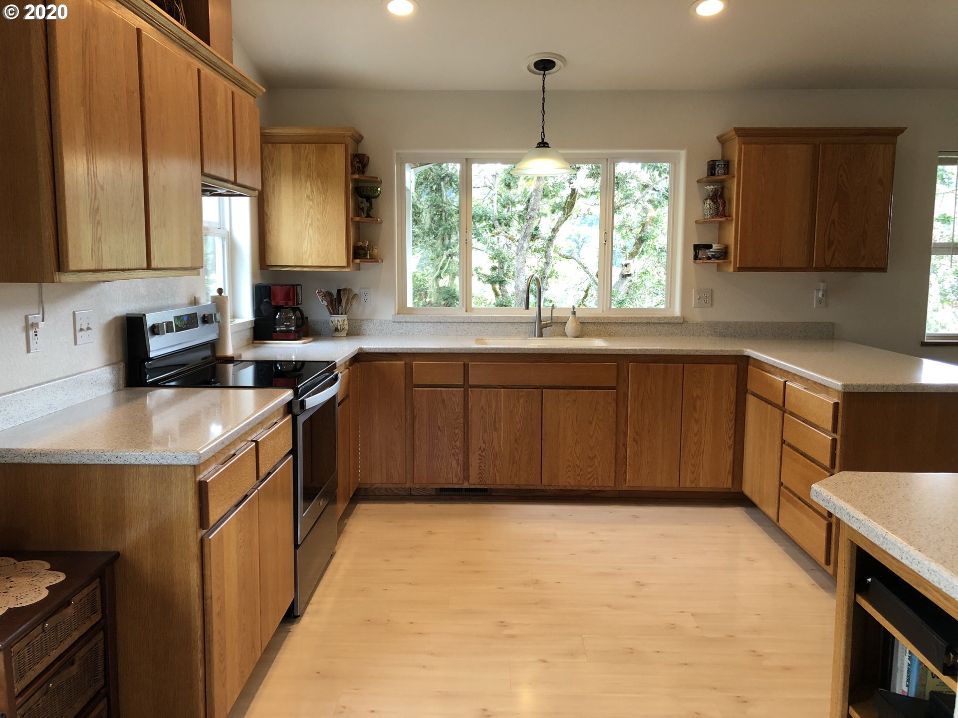 7447 North Bank Road Roseburg, OR 97470 - Photo 12 of 32 Gallery Image 12