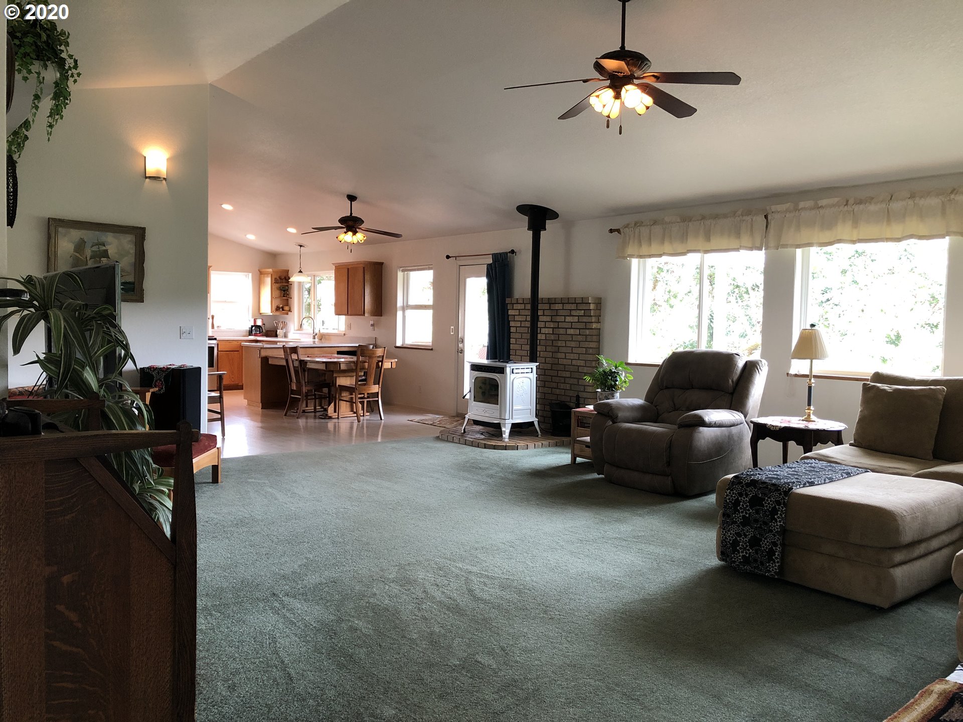 7447 North Bank Road Roseburg, OR 97470 - Photo 8 of 32 Gallery Image 8