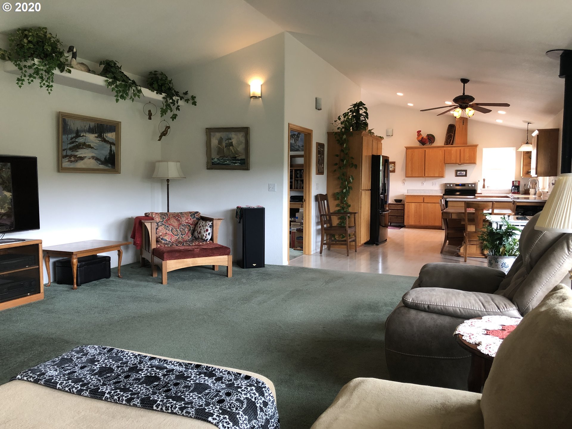 7447 North Bank Road Roseburg, OR 97470 - Photo 9 of 32 Gallery Image 9