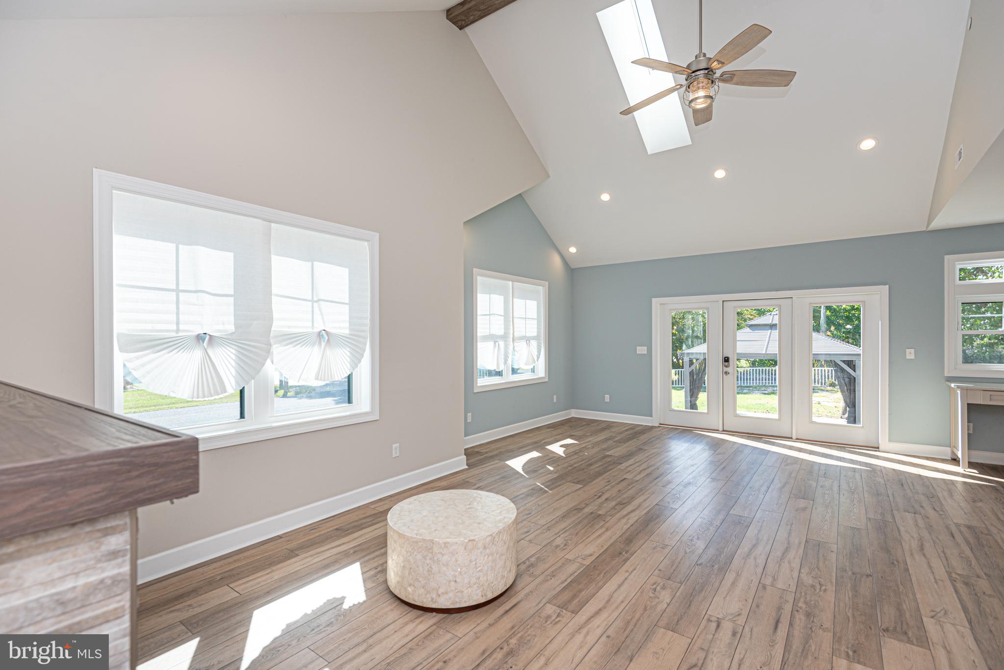12121 Salt Road Bishopville, MD 21813 - Photo 4 of 117 Living Room / Dining Room