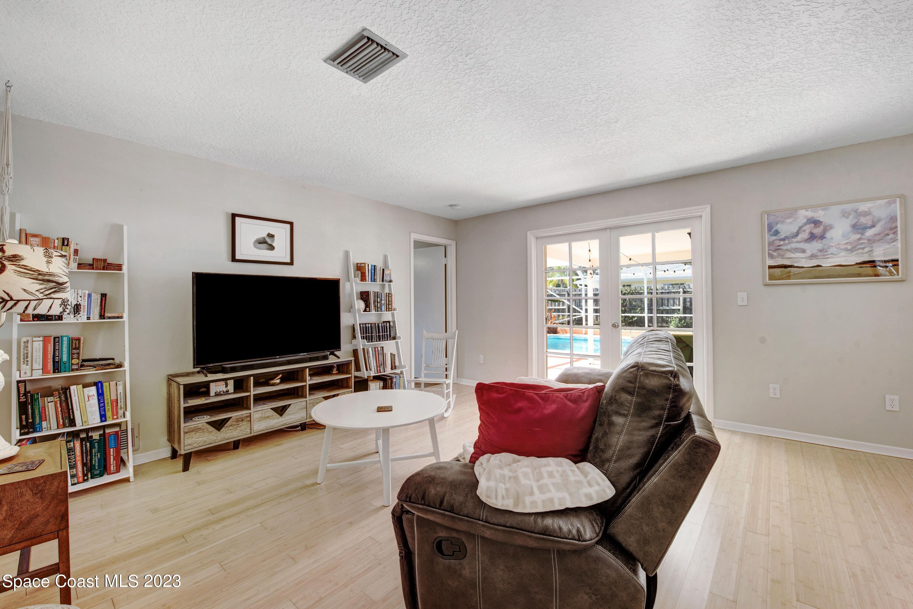 3665 Linnea Road Merritt Island, FL 32952 - Photo 5 of 40 3665 Linnea Rd Family room 1