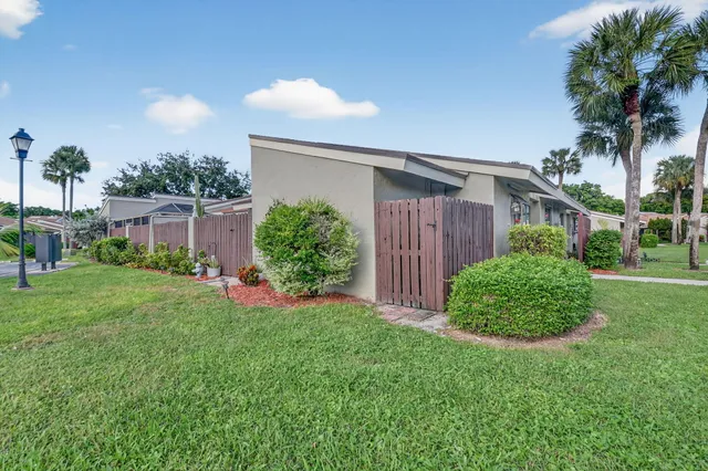 $295,000 | 211 Meadows Drive, Boynton Beach, FL 33436