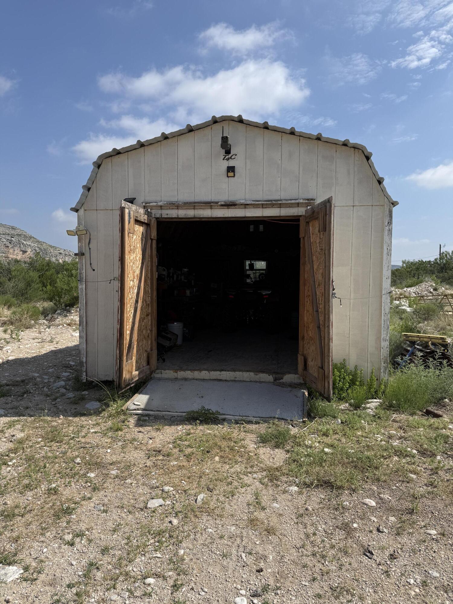 25475 Rr 2083 Ozona, TX 76943 - Photo 12 of 40 13Pandale