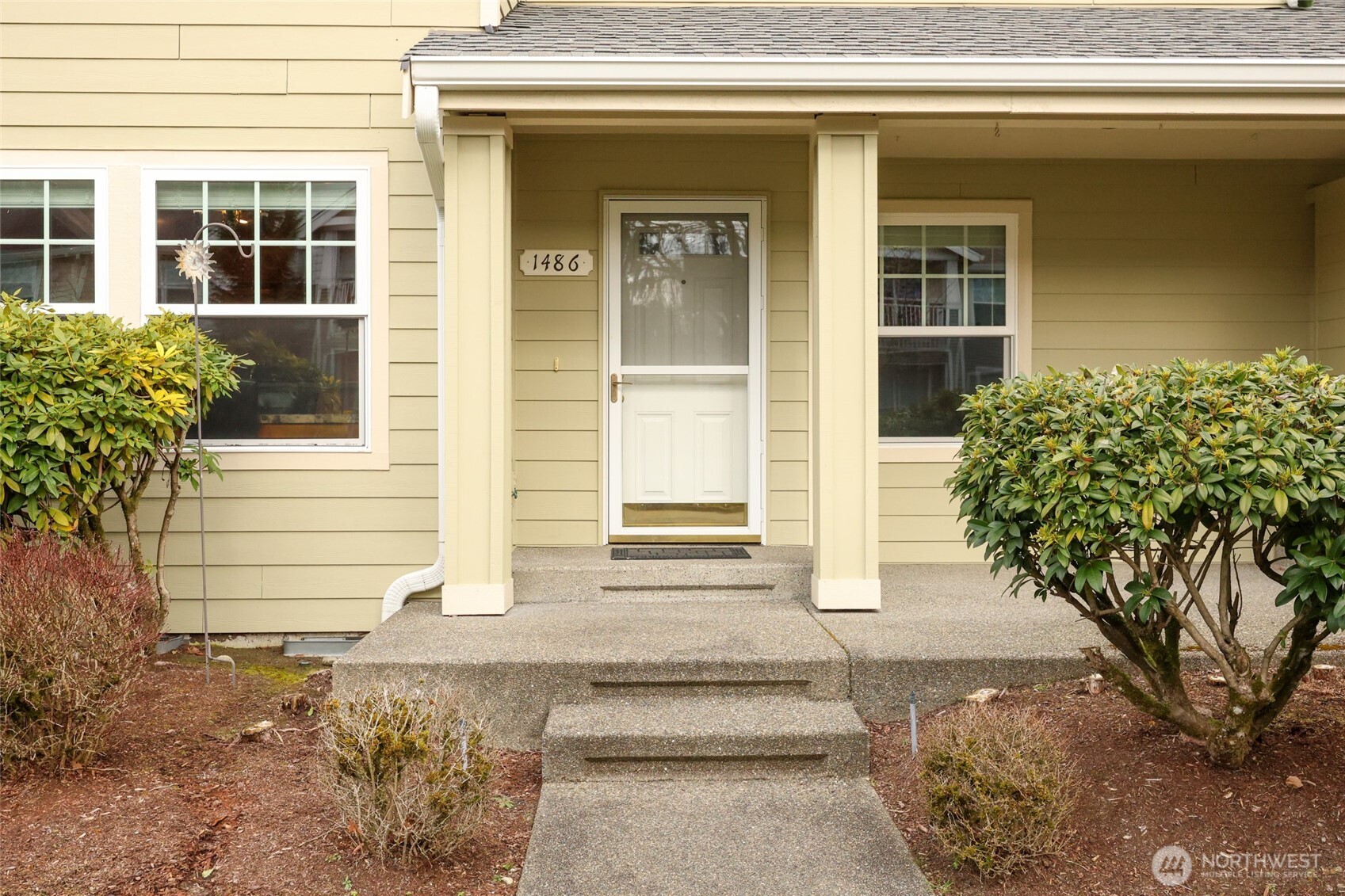 1486 Thompson Street DuPont, WA 98327 - Photo 3 of 34