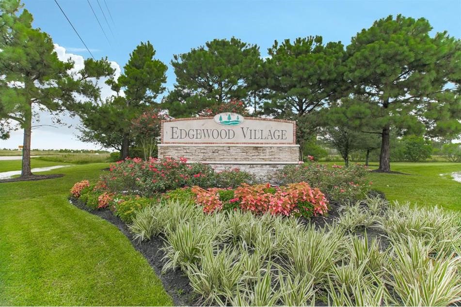 14623 Diamond Dove Lane Houston, TX 77049 - Photo 2 of 27 Edgewood Village - Popular restaurants and shopping are moments away, amidst nature parks. With easy access to Hwy 90, Bush Intercontinental Airport, and Downtown Houston, convenience is at your fingertips. Lake life enthusiasts, this community is a short distance to outdoor water adventures such as Lake Houston and Deussen park.