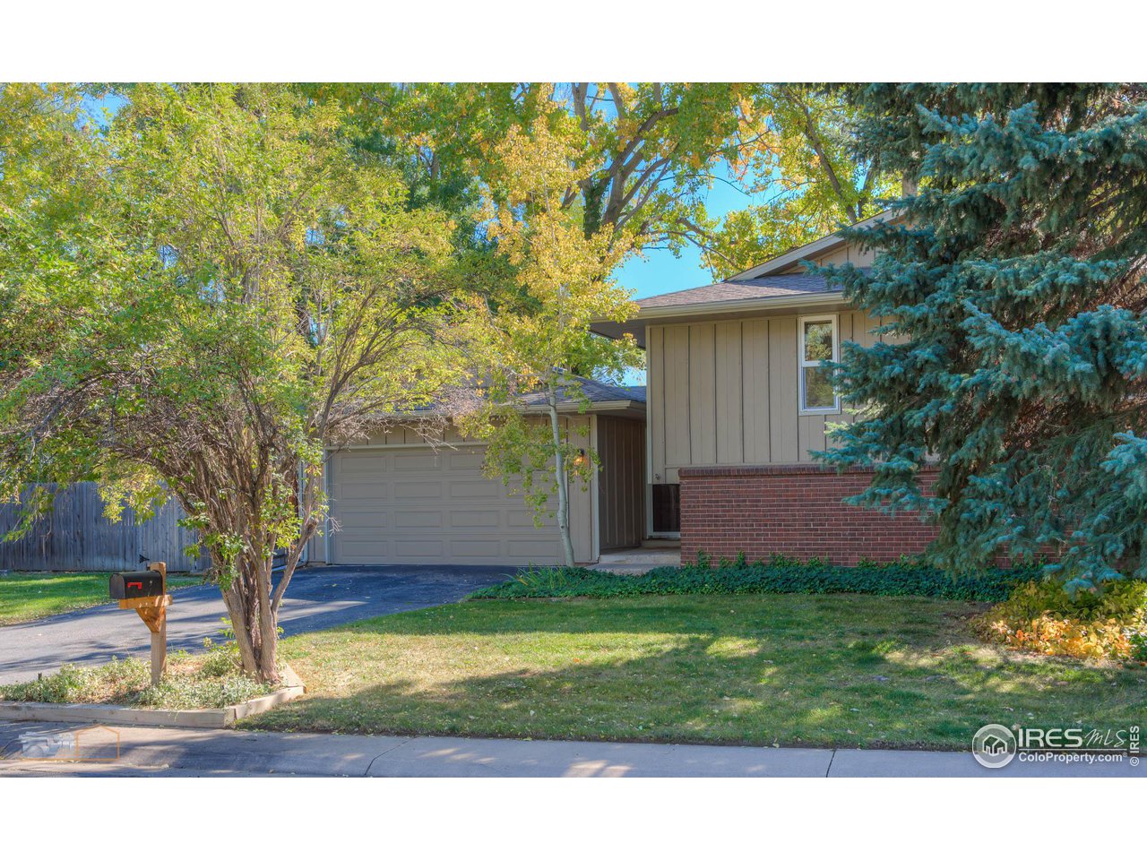 5484 Cypress Drive Boulder, CO 80303 - Photo 4 of 35 a view of a backyard