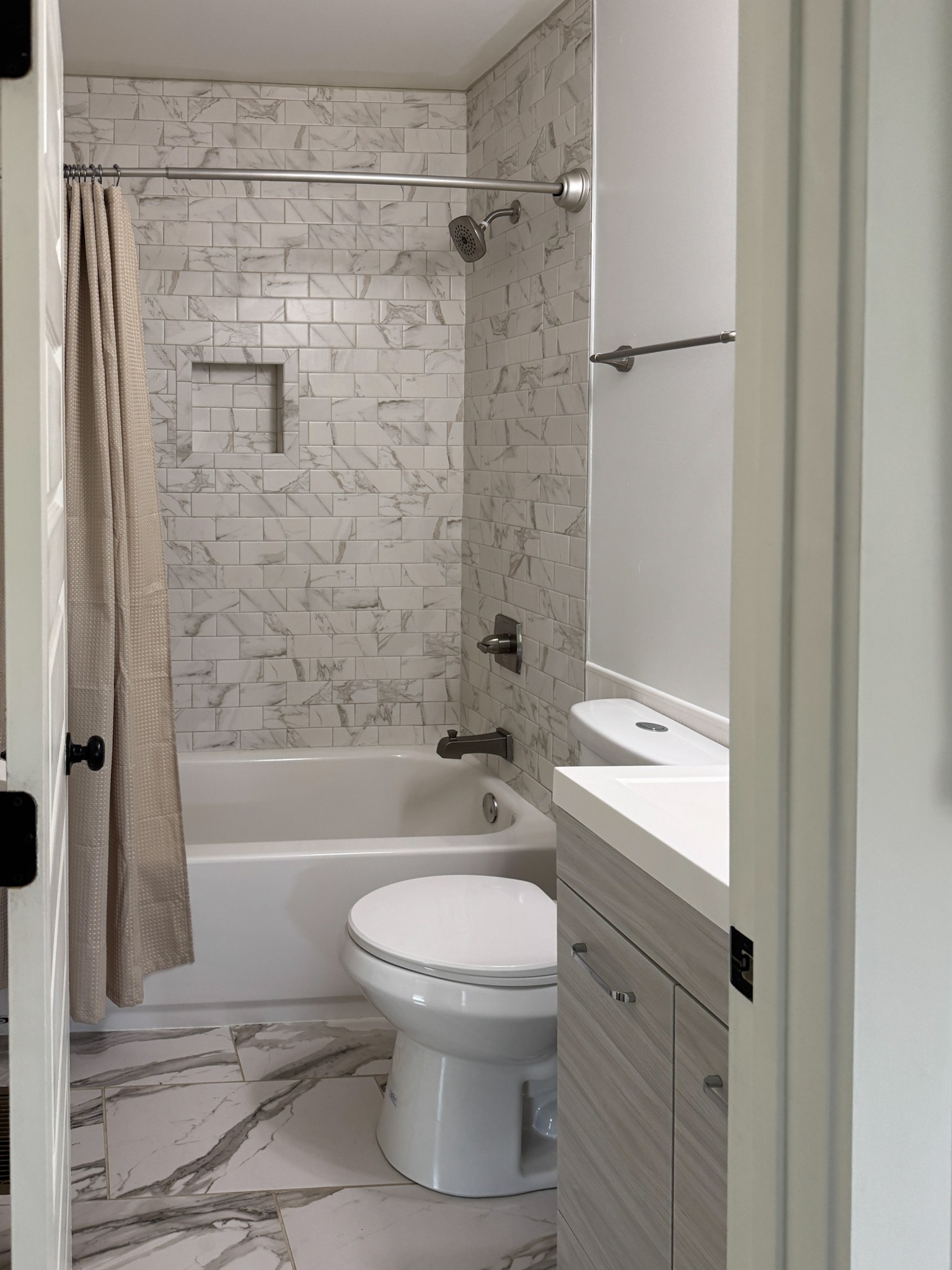 417 Lanier Drive Madison, TN 37115 - Photo 8 of 11 a bathroom with a toilet sink shower and bathtub