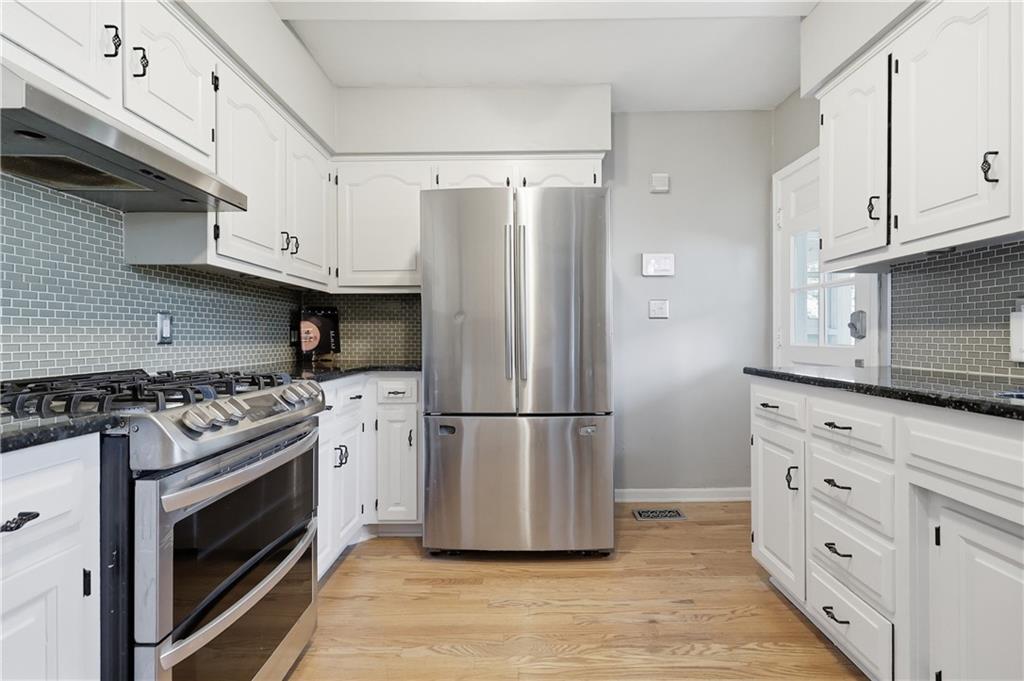 7416 Springfield Street Prairie Village, KS 66208 - Photo 15 of 49
