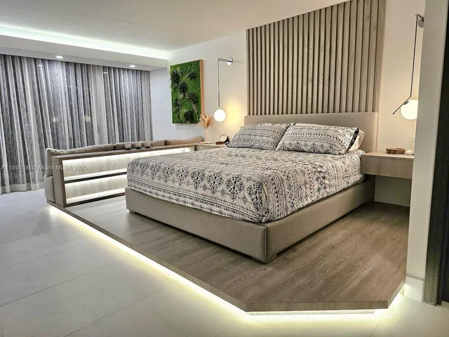 a en suite bathroom with a sink and a large mirror