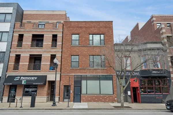 $4,300 | 4345 North Lincoln Avenue, Unit 3, Chicago, IL 60618