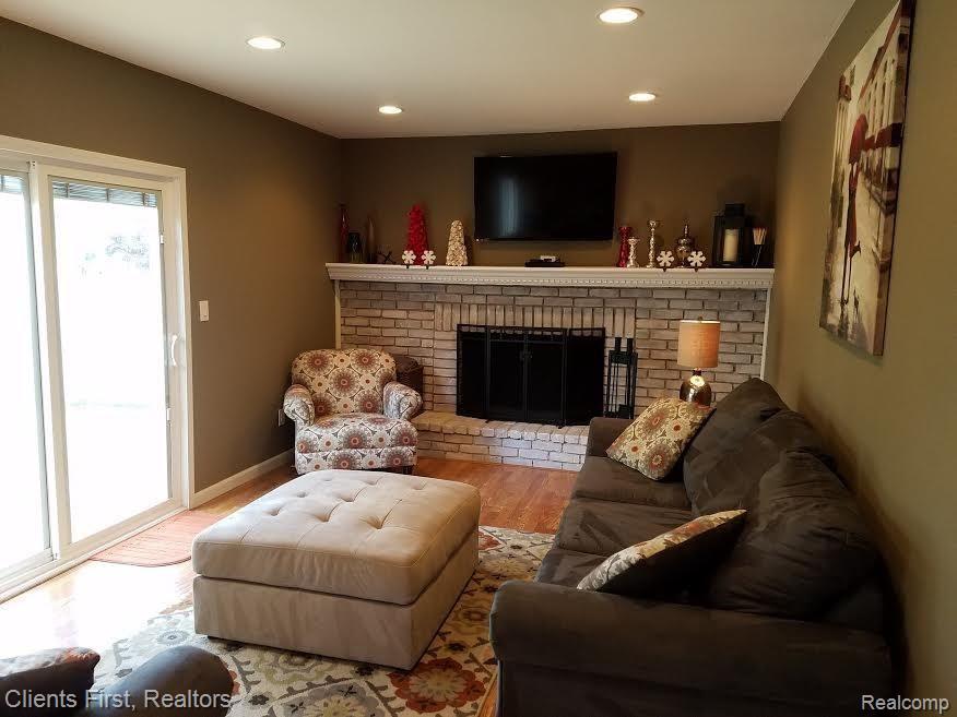 1030 Inkster Road Dearborn Heights, MI 48127 - Photo 14 of 49 4.jpg