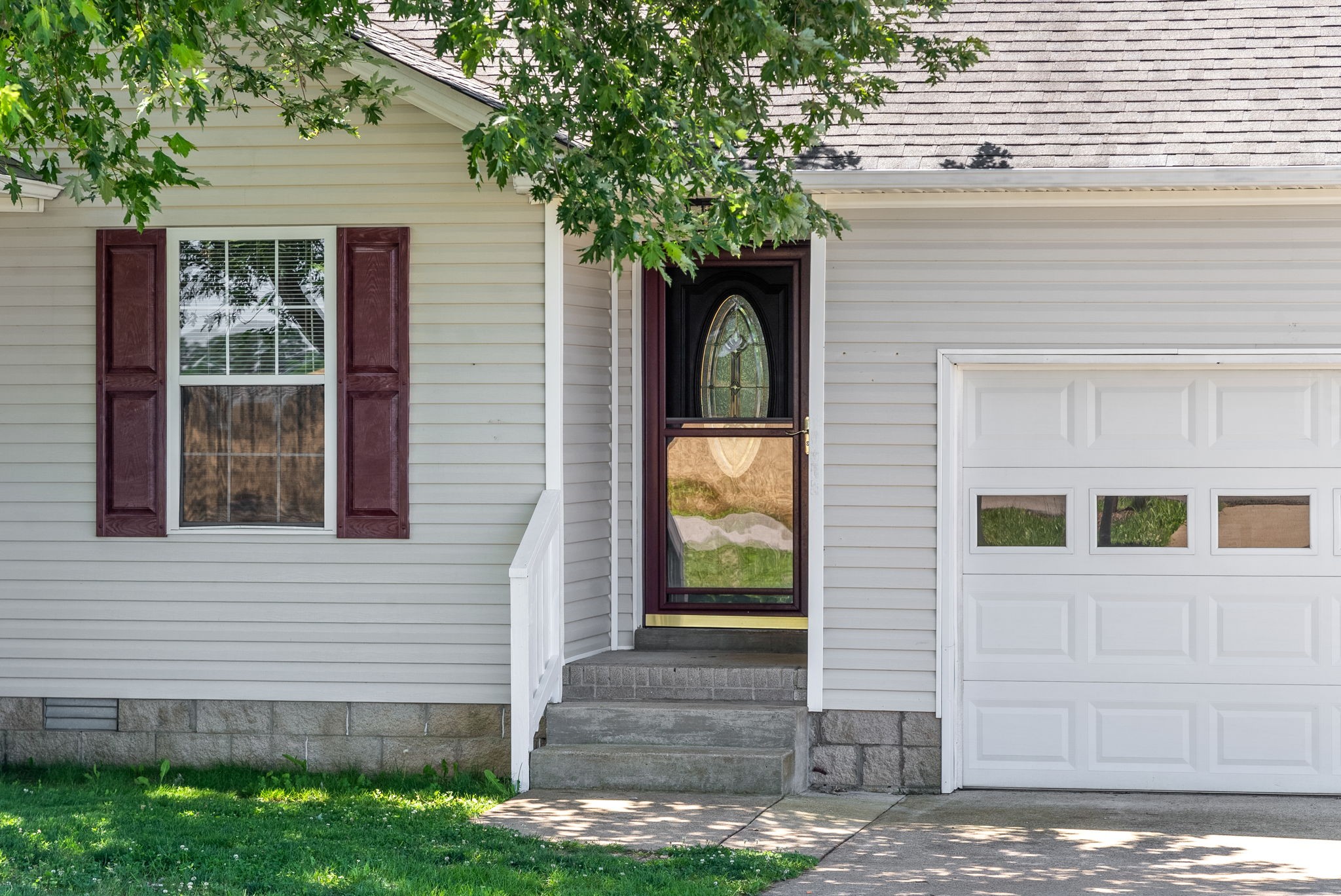 10383 Bell Station Road Oak Grove, KY 42262 - Photo 5 of 33 a front view of a house with garden