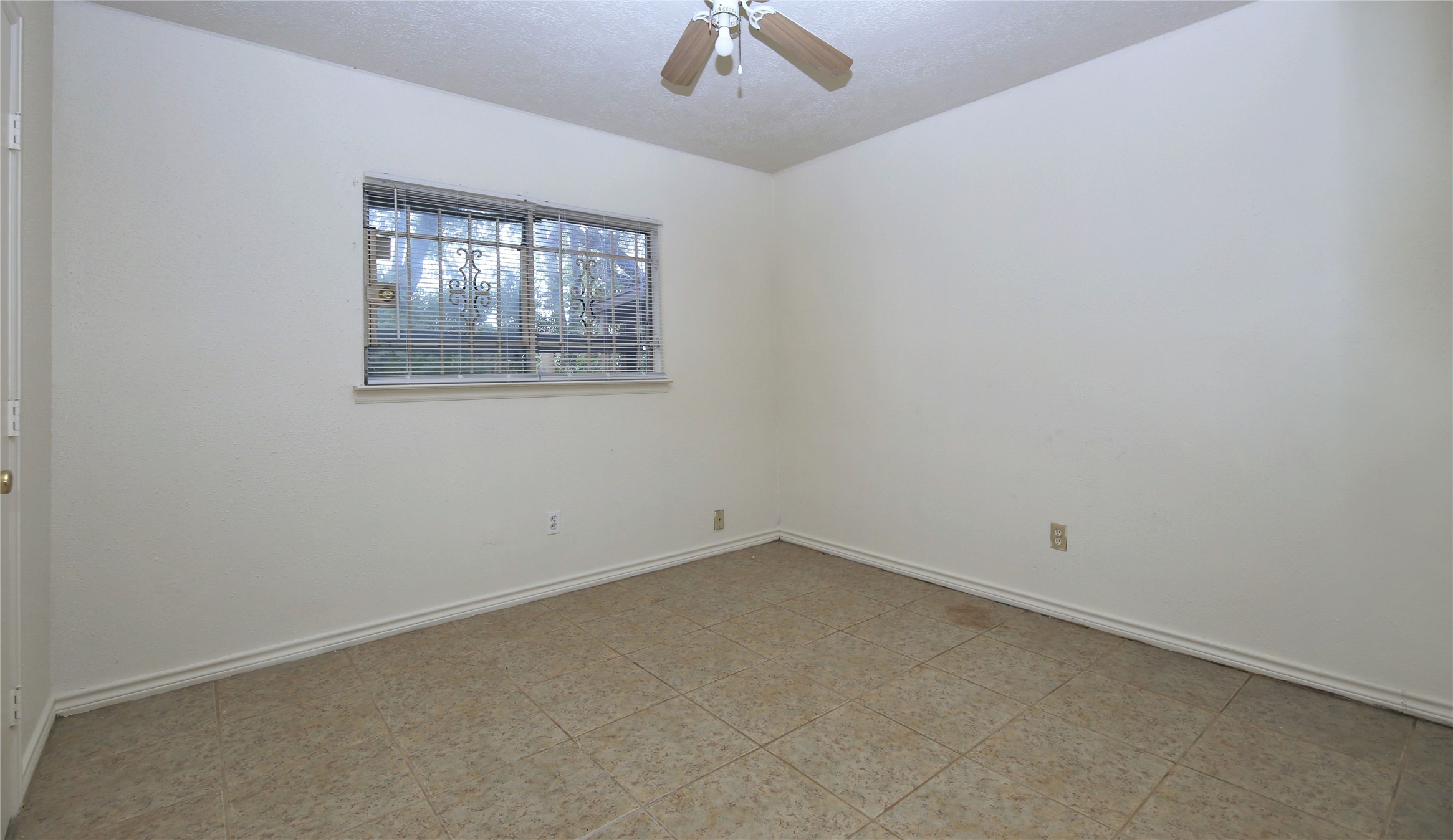 14211 Timberhaven Drive Houston, TX 77066 - Photo 17 of 19 an empty room with a window