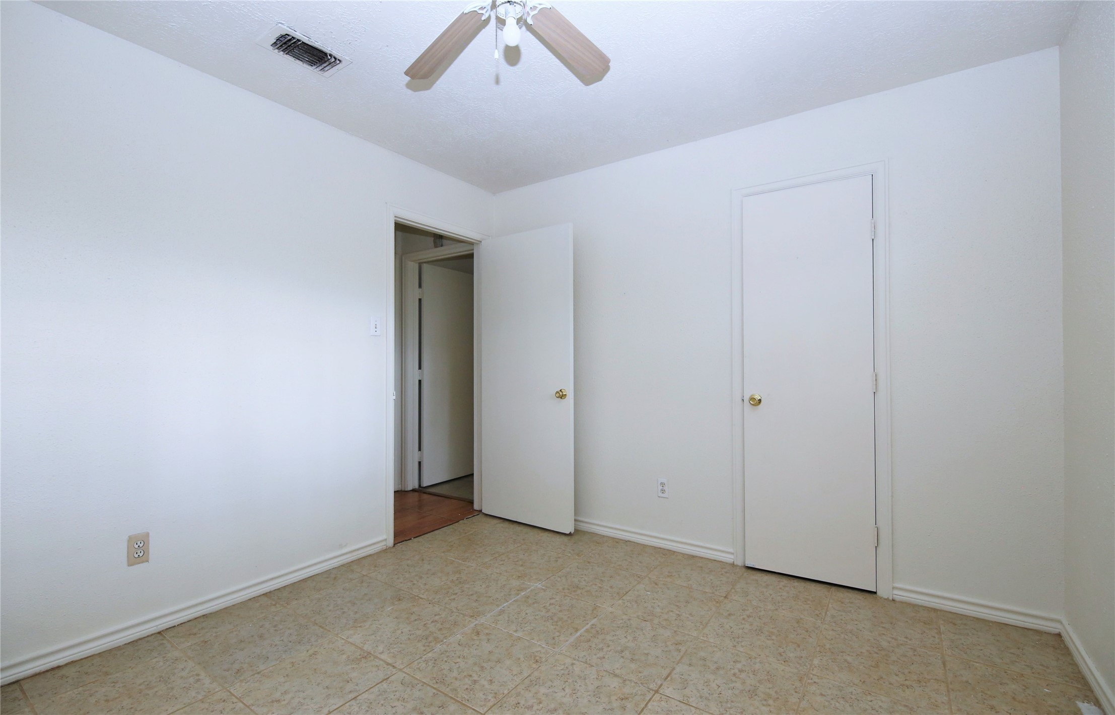 14211 Timberhaven Drive Houston, TX 77066 - Photo 18 of 19 an empty room with a empty space and a ceiling fan