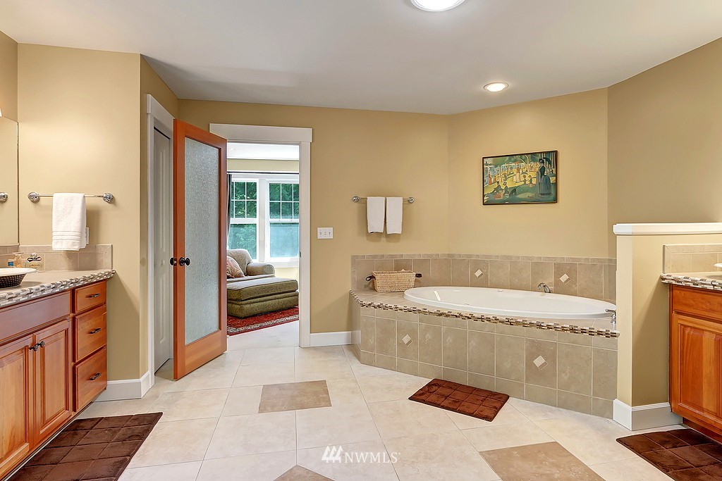6405 Haley Loop Road Northeast Bainbridge Island, WA 98110 - Photo 16 of 25