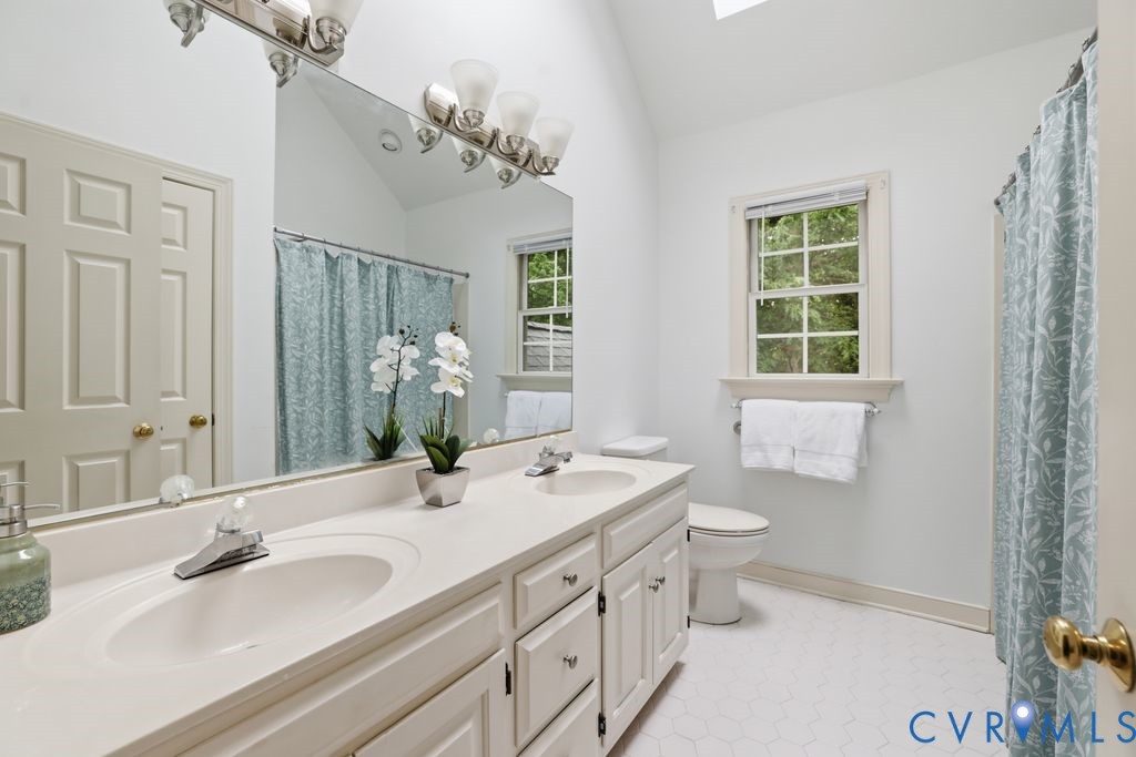 8608 Old Brompton Road Chesterfield, VA 23832 - Photo 30 of 48 Hall Bath (wiil be getting new countertop)