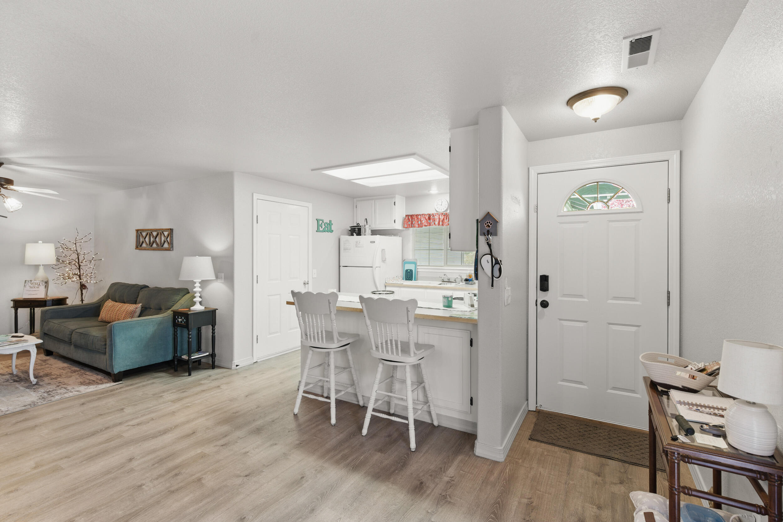 1546 Skyhawk Ridge Medford, OR 97504 - Photo 5 of 36 1548 and 1546 skyhawk ridge, medford-15
