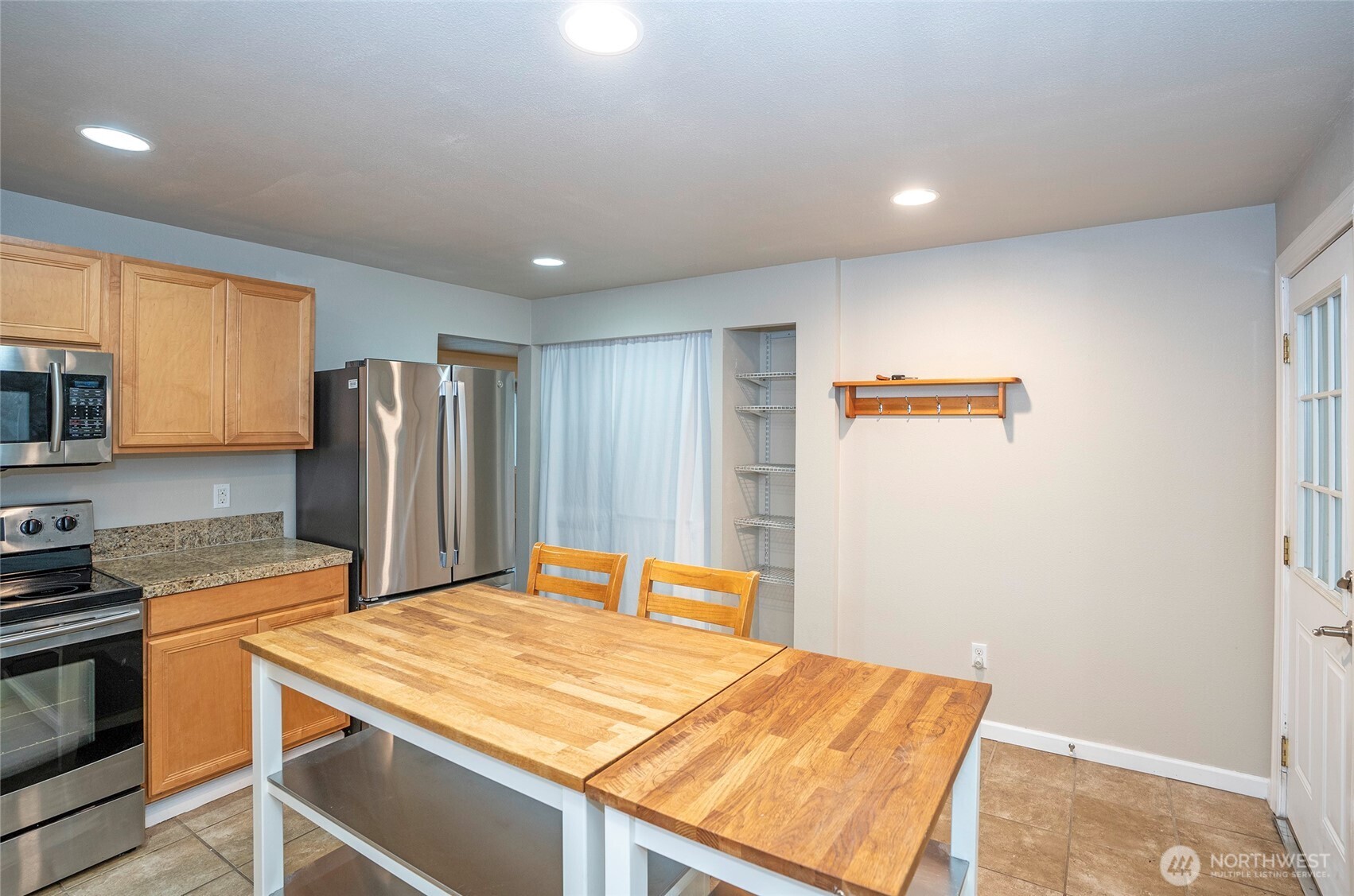 407 18th Street Southwest Puyallup, WA 98371 - Photo 13 of 40 a kitchen that has a sink and a refrigerator