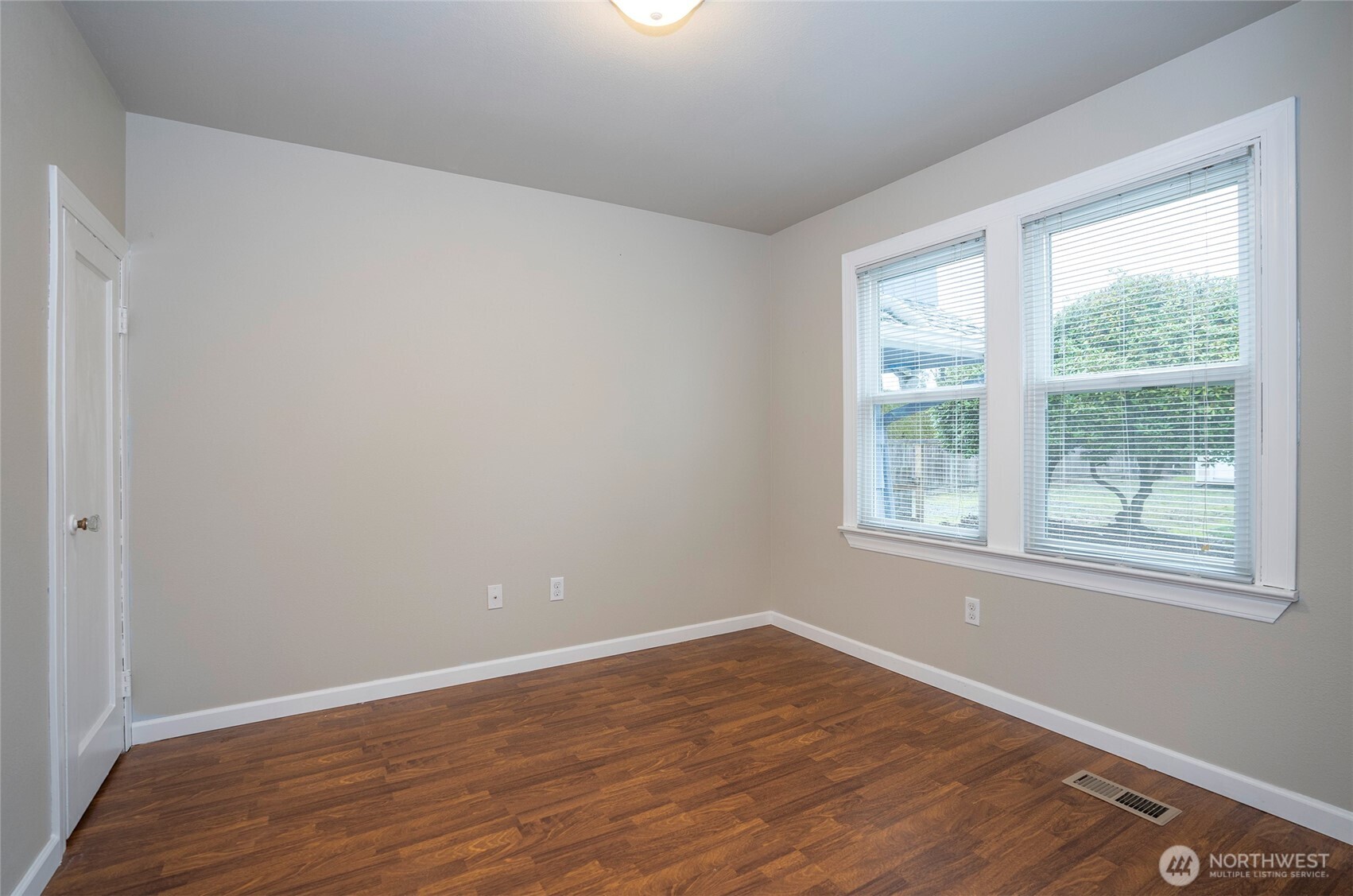 407 18th Street Southwest Puyallup, WA 98371 - Photo 15 of 40 an empty room with wooden floor and windows