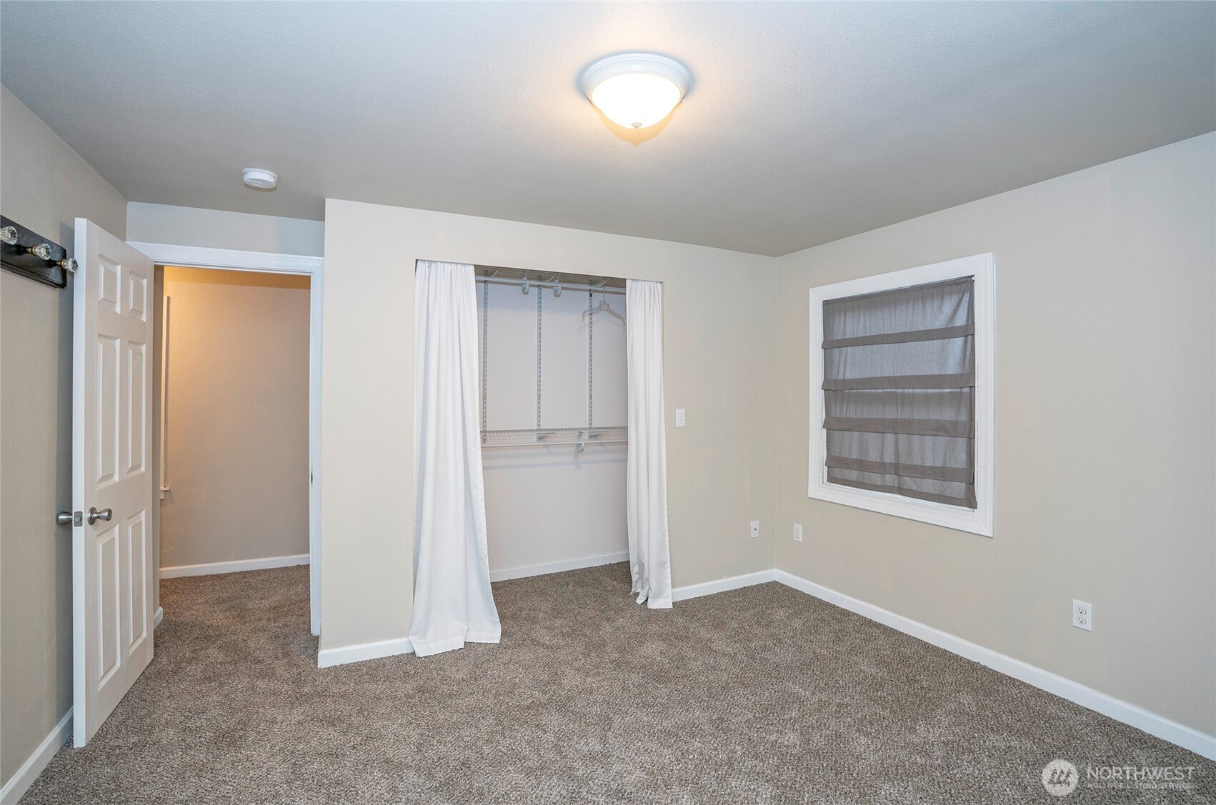 407 18th Street Southwest Puyallup, WA 98371 - Photo 23 of 40 an empty room with windows and closet