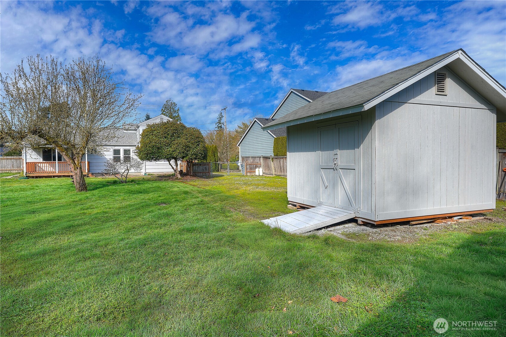 407 18th Street Southwest Puyallup, WA 98371 - Photo 35 of 40 a front view of a house with garden
