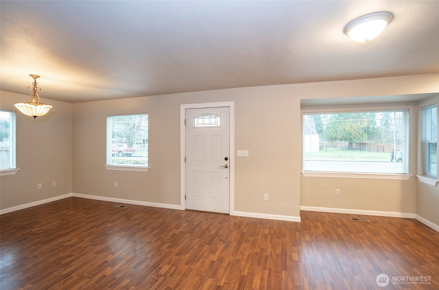 407 18th Street Southwest Puyallup, WA 98371 - Photo 4 of 40 an empty room with wooden floor and windows