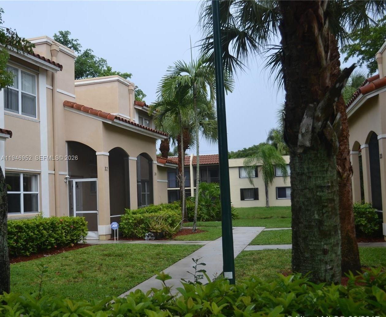549 Racquet Club Road, Unit 32 Weston, FL 33326 - Photo 2 of 15