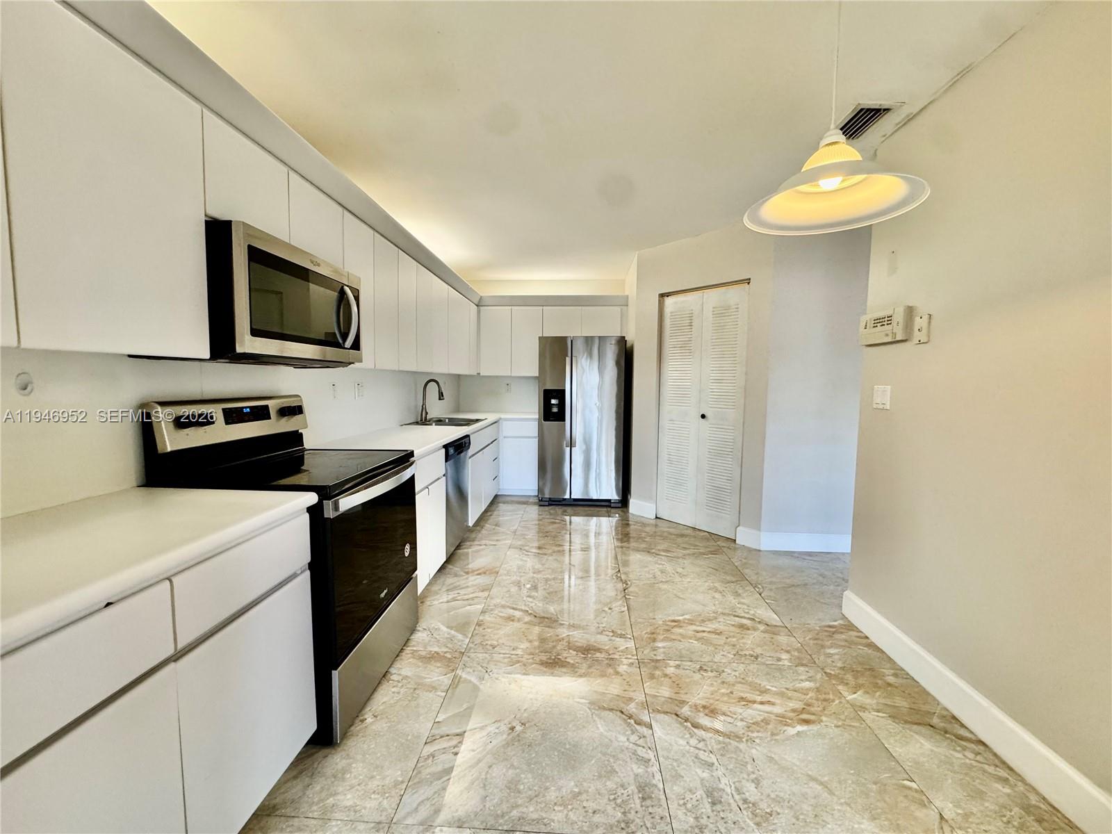 549 Racquet Club Road, Unit 32 Weston, FL 33326 - Photo 6 of 15