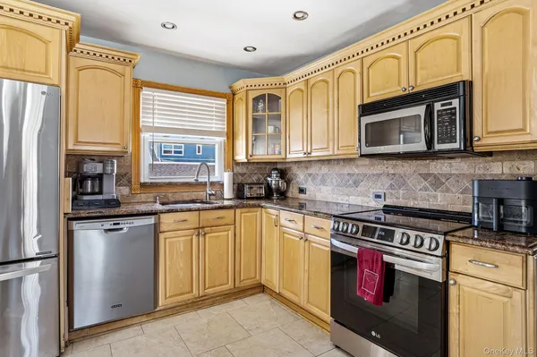 $999,999 | 160 St Marks Avenue, Freeport, NY 11520