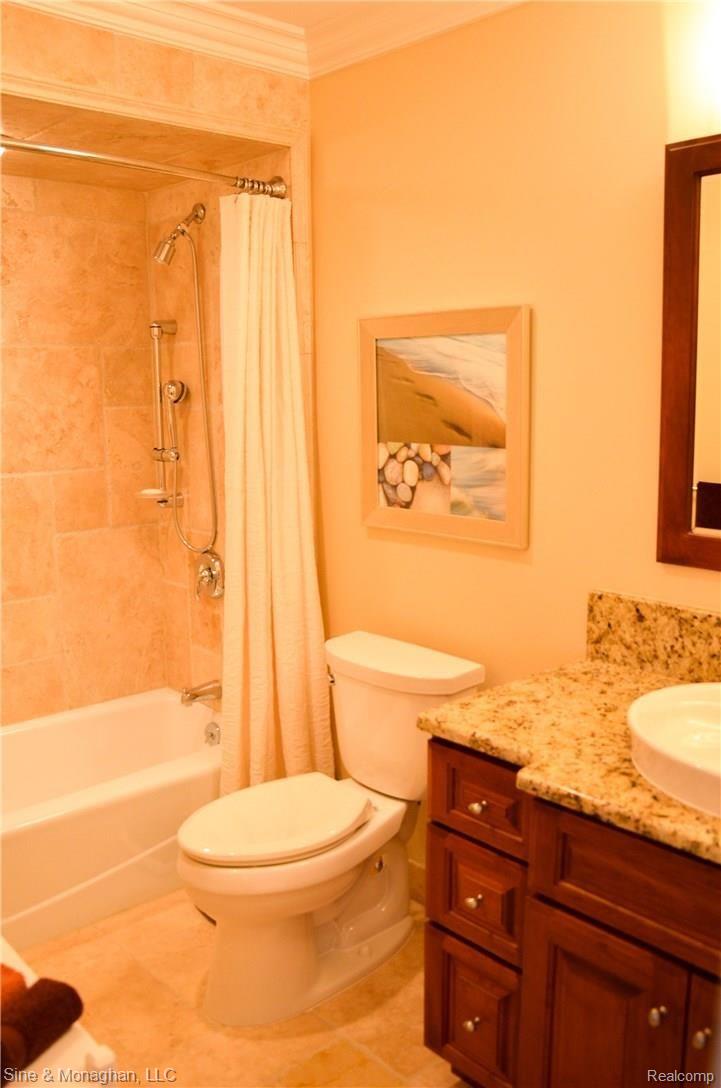 1715 River Road, Unit 52 St. Clair, MI 48079 - Photo 20 of 41 DSC_2325.jpg